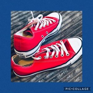 Red low top Converse tennis shoes size 7